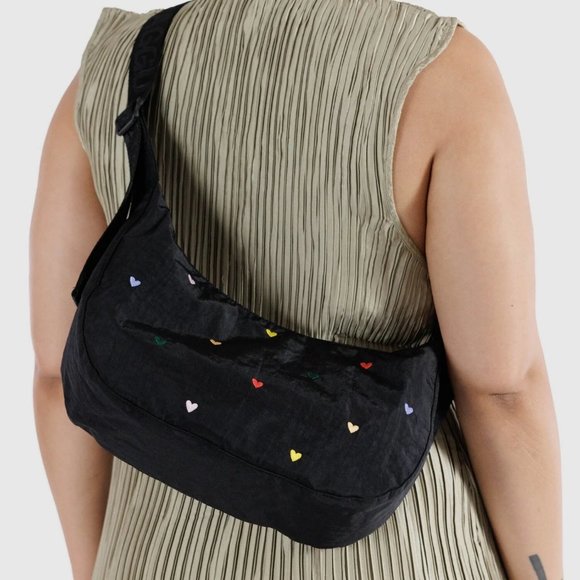 NWT Baggu Crescent Bag Medium - Embroidered Hearts - Picture 6 of 6